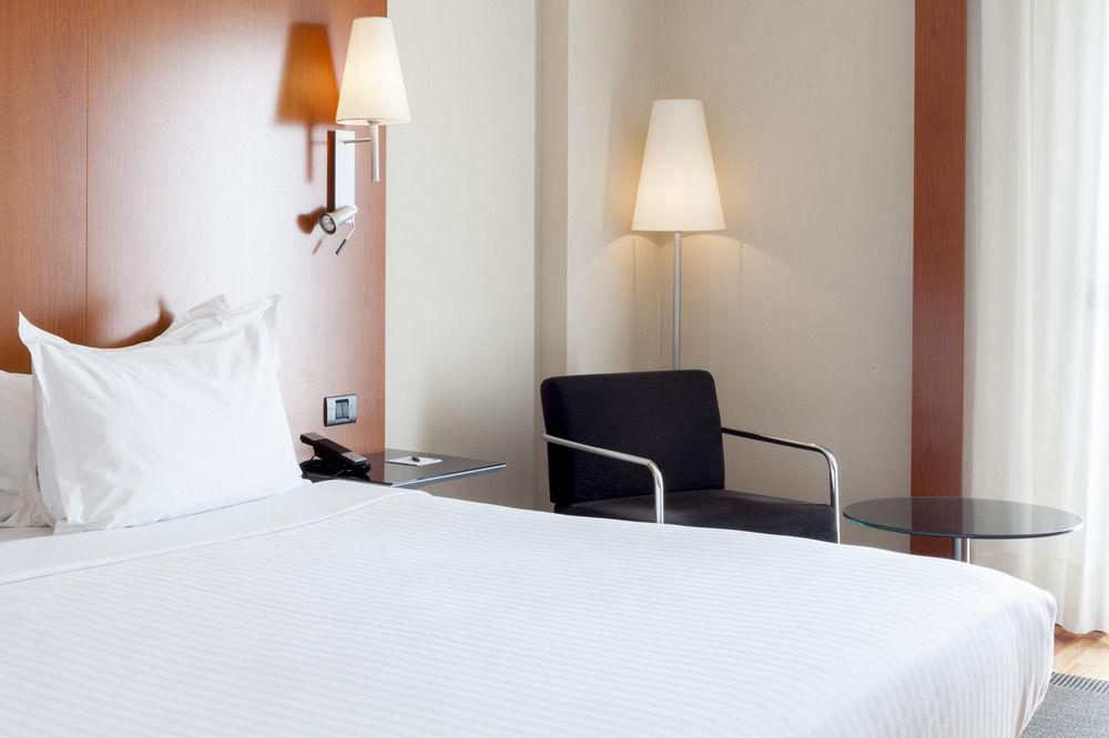 Ac Hotel Badajoz By Marriott Экстерьер фото