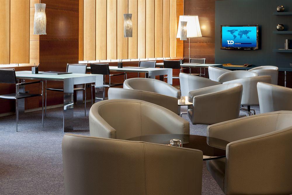 Ac Hotel Badajoz By Marriott Экстерьер фото
