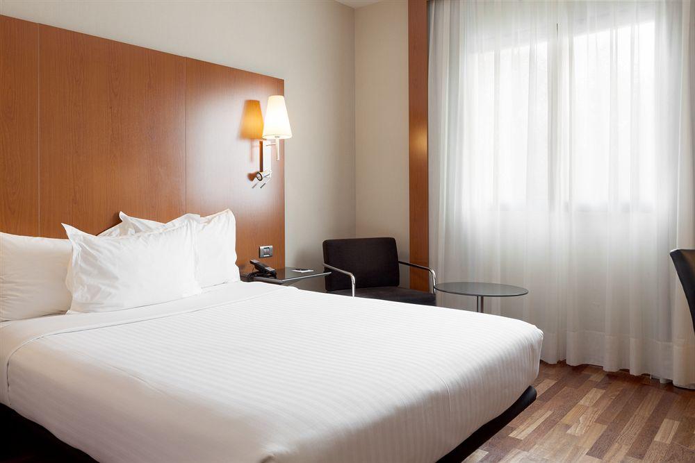 Ac Hotel Badajoz By Marriott Экстерьер фото