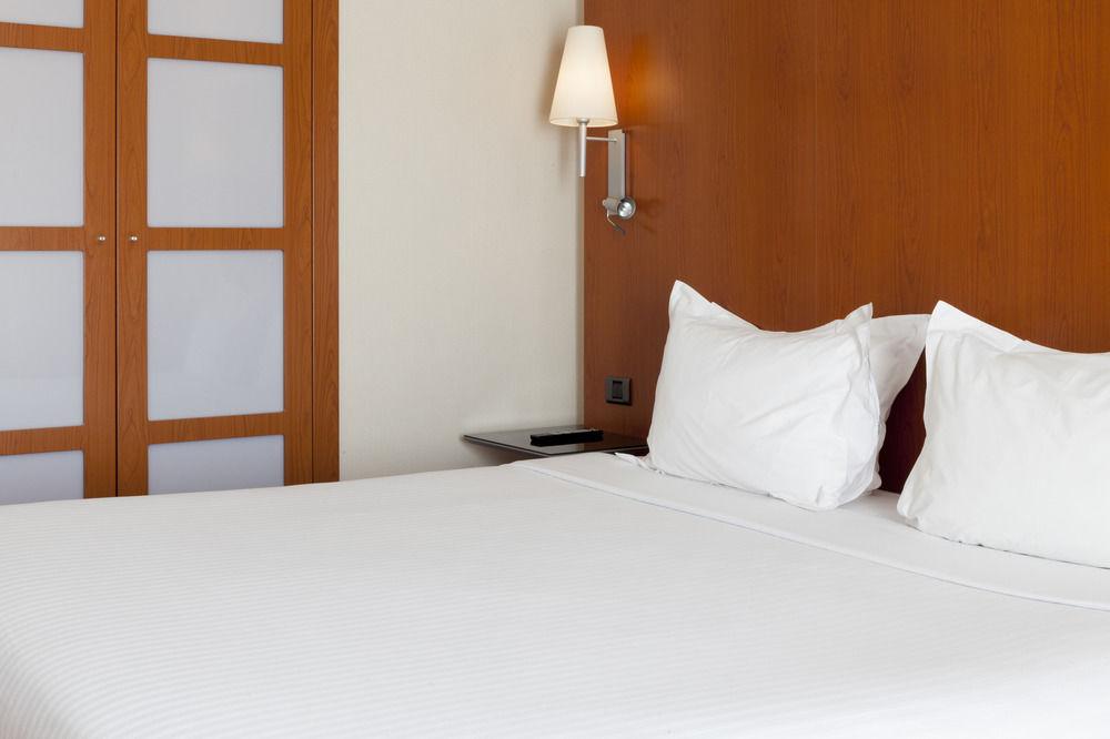 Ac Hotel Badajoz By Marriott Экстерьер фото