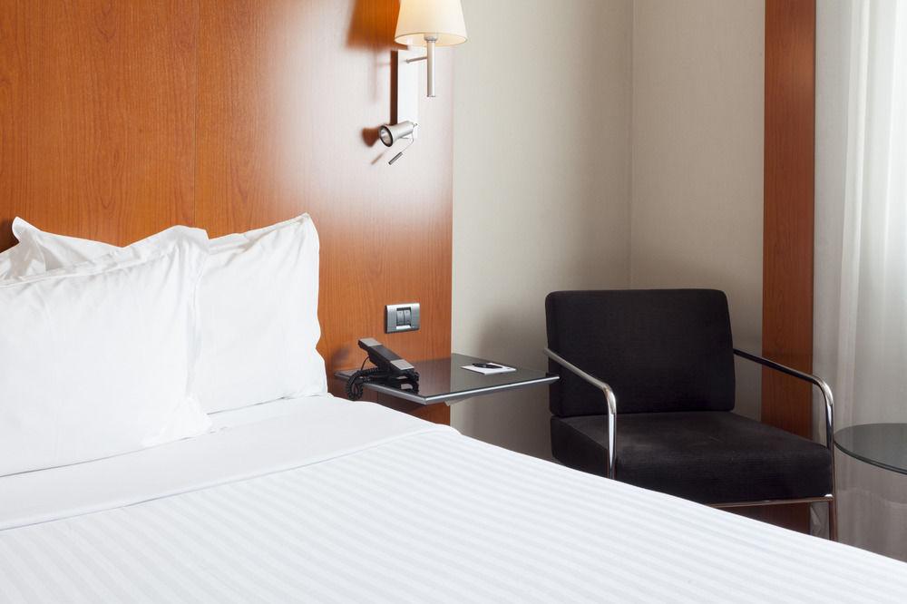 Ac Hotel Badajoz By Marriott Экстерьер фото