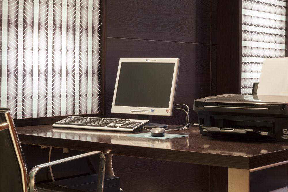 Ac Hotel Badajoz By Marriott Экстерьер фото