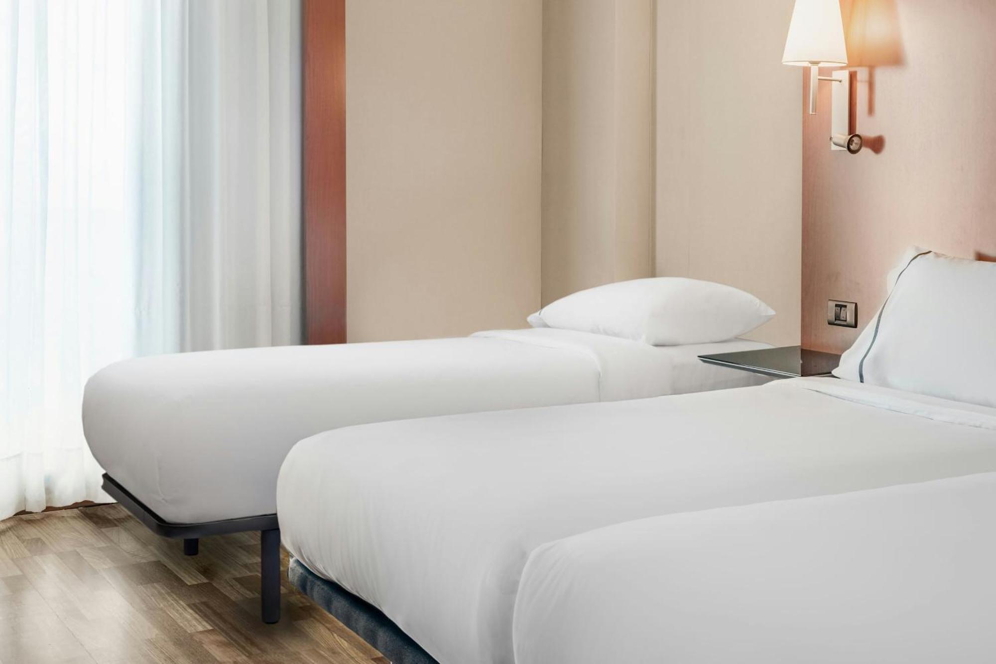 Ac Hotel Badajoz By Marriott Экстерьер фото
