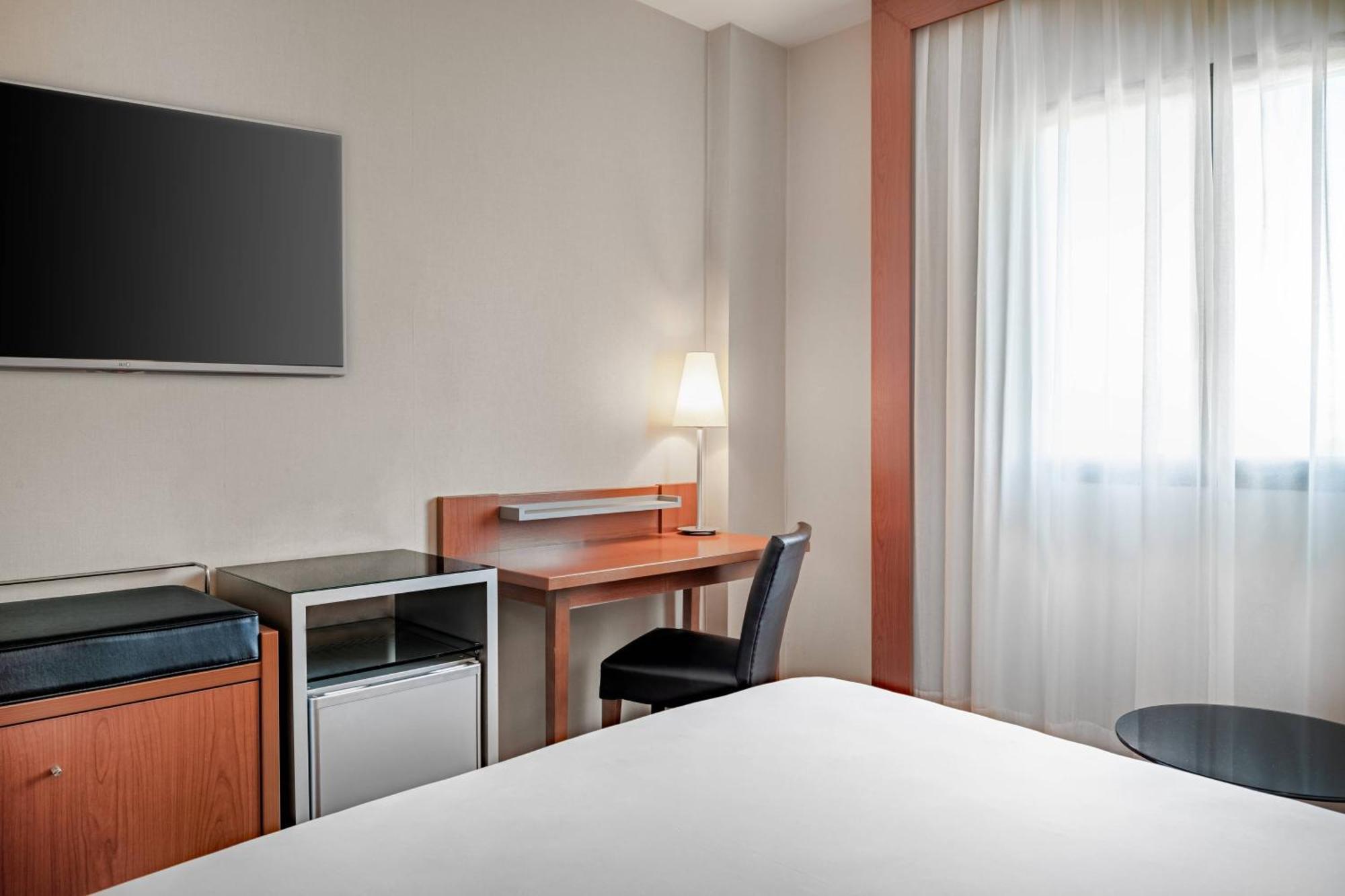 Ac Hotel Badajoz By Marriott Экстерьер фото