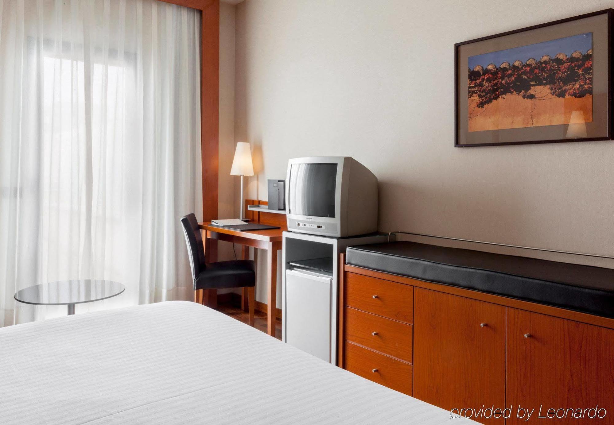 Ac Hotel Badajoz By Marriott Экстерьер фото